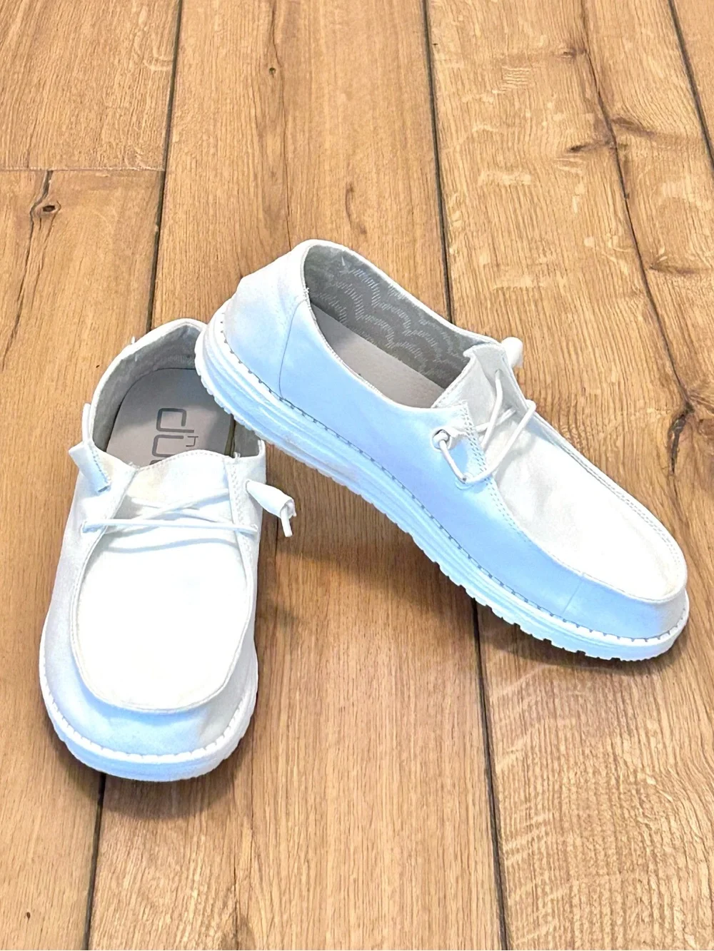 Hey Dudes Wendy Chambray White Canvas Slip-On Shoes Women’s Sz 10 - Picture 1 of 12